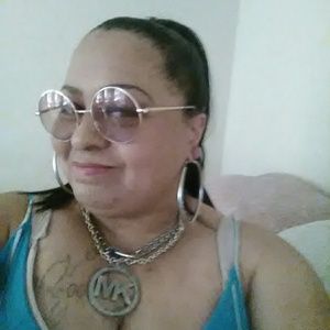 Meet your Posher, Debora